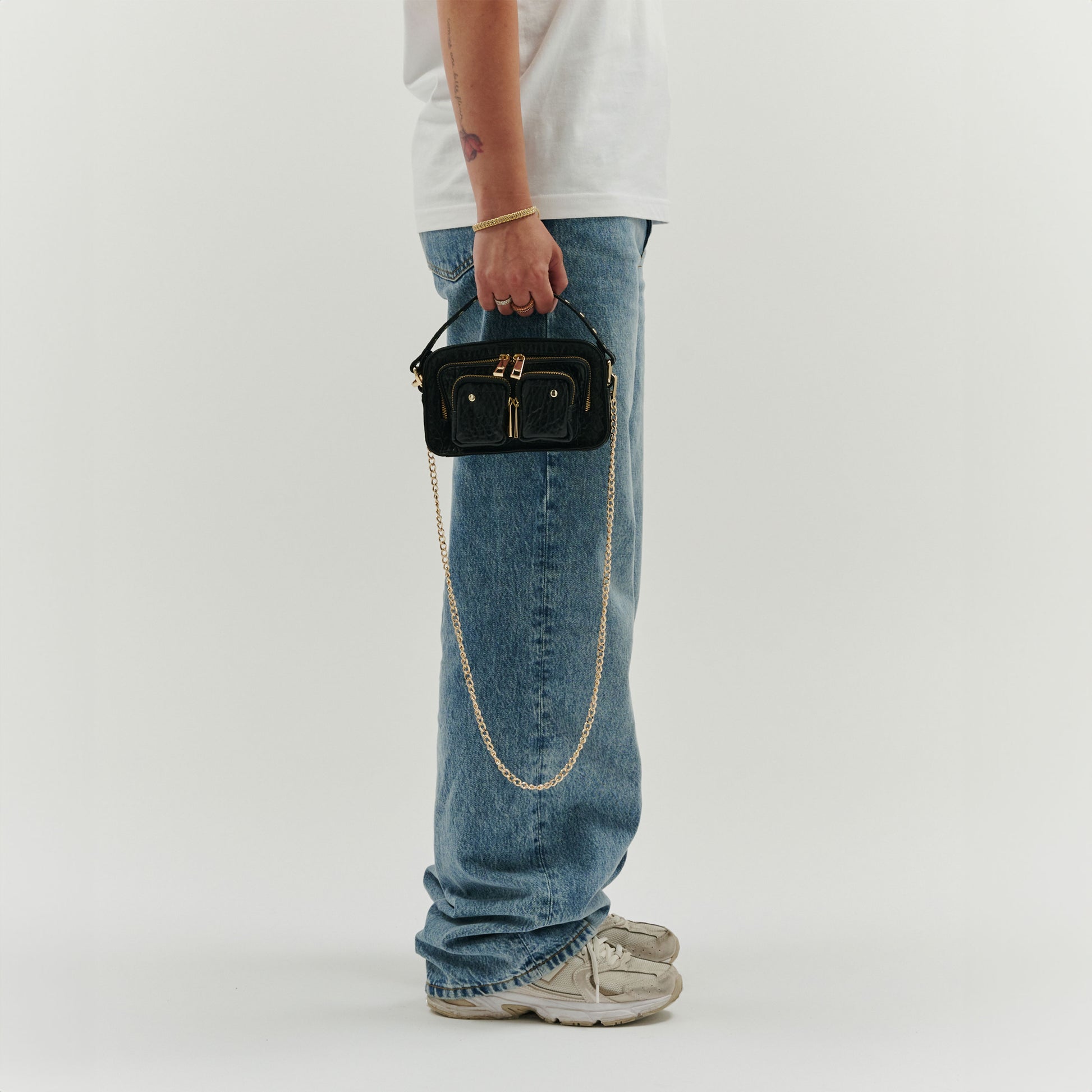 Núnoo Helena New Zealand Black w. gold Small bag Black