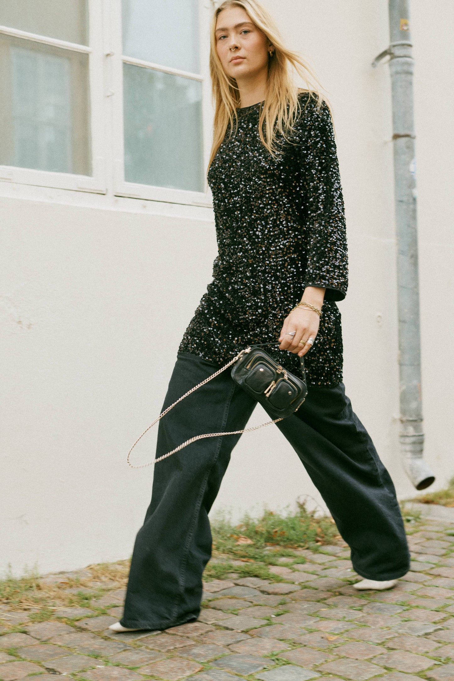 Núnoo Helena air 1 black w. gold Small bag Black