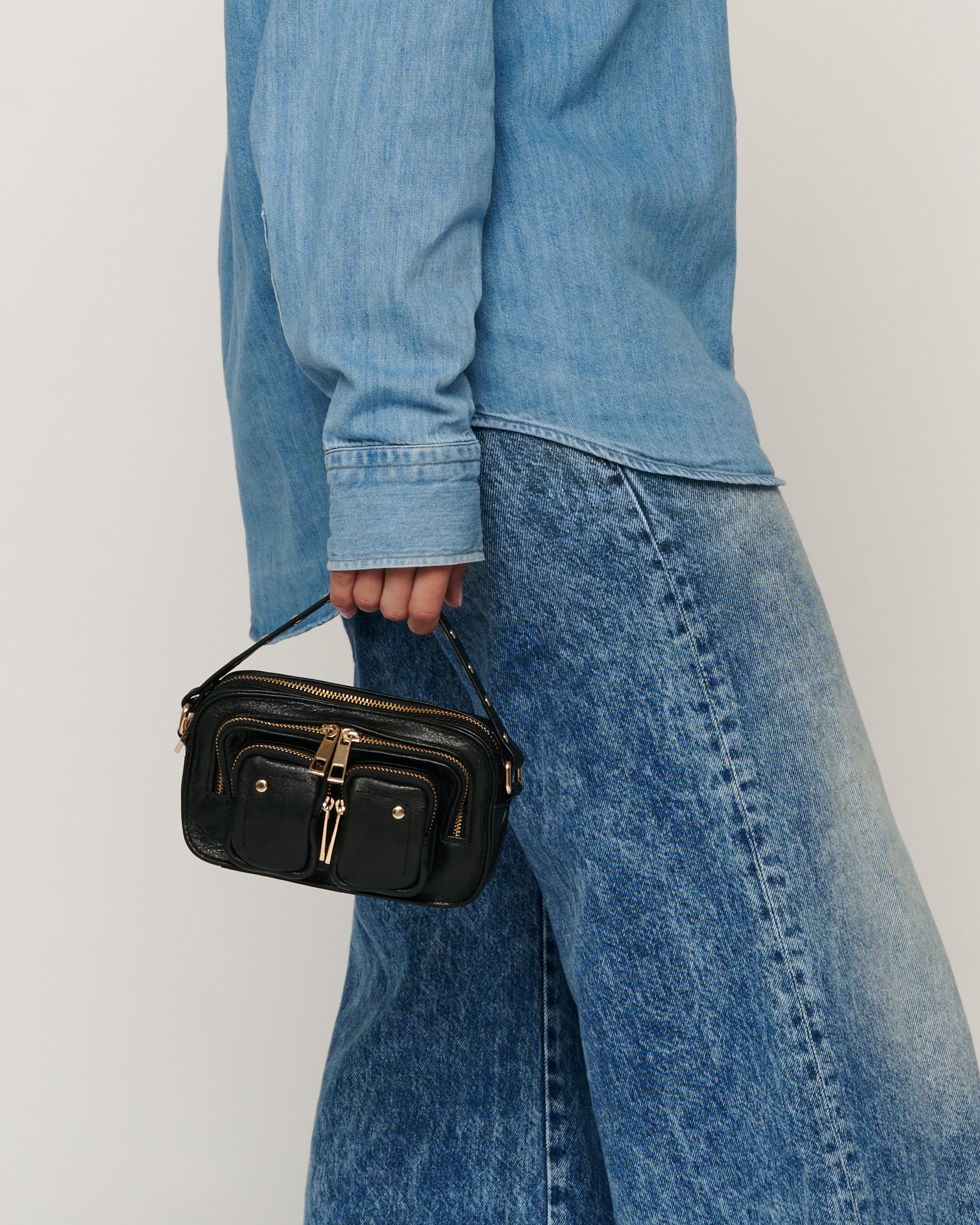 Núnoo Helena air 1 black w. gold Small bag Black