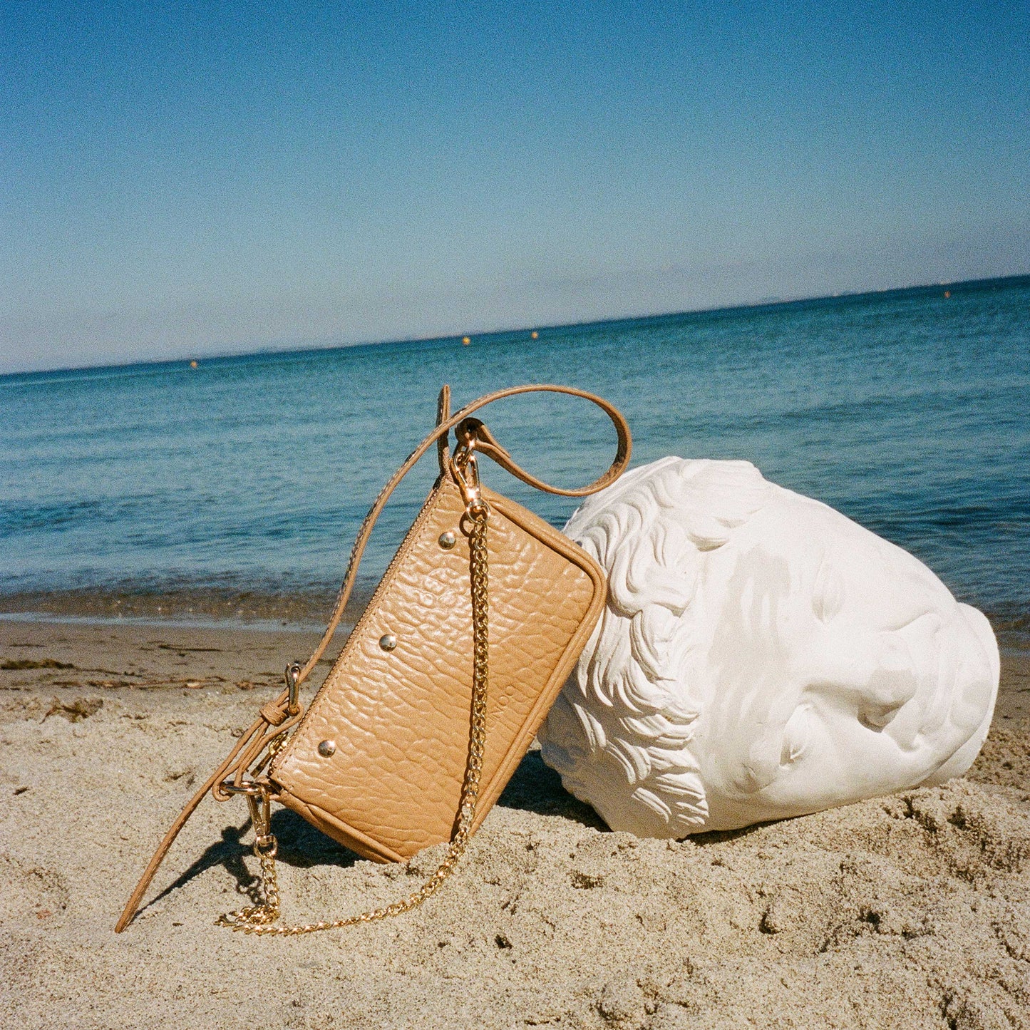 Núnoo Mini Cami New Zealand Almond w. Gold Small bag