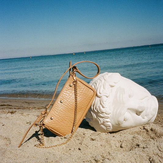 Núnoo Mini Cami New Zealand Almond w. Gold Small bag