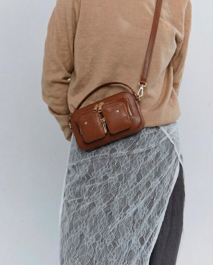 Núnoo Helena Florence Brown w. Gold Small bag Brown