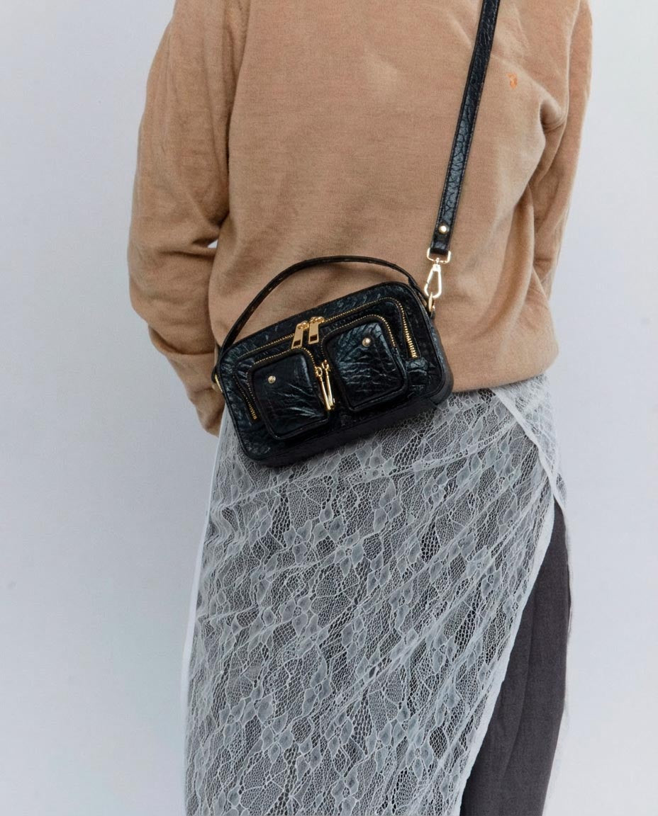Núnoo Helena New Zealand Black w. gold Small bag Black