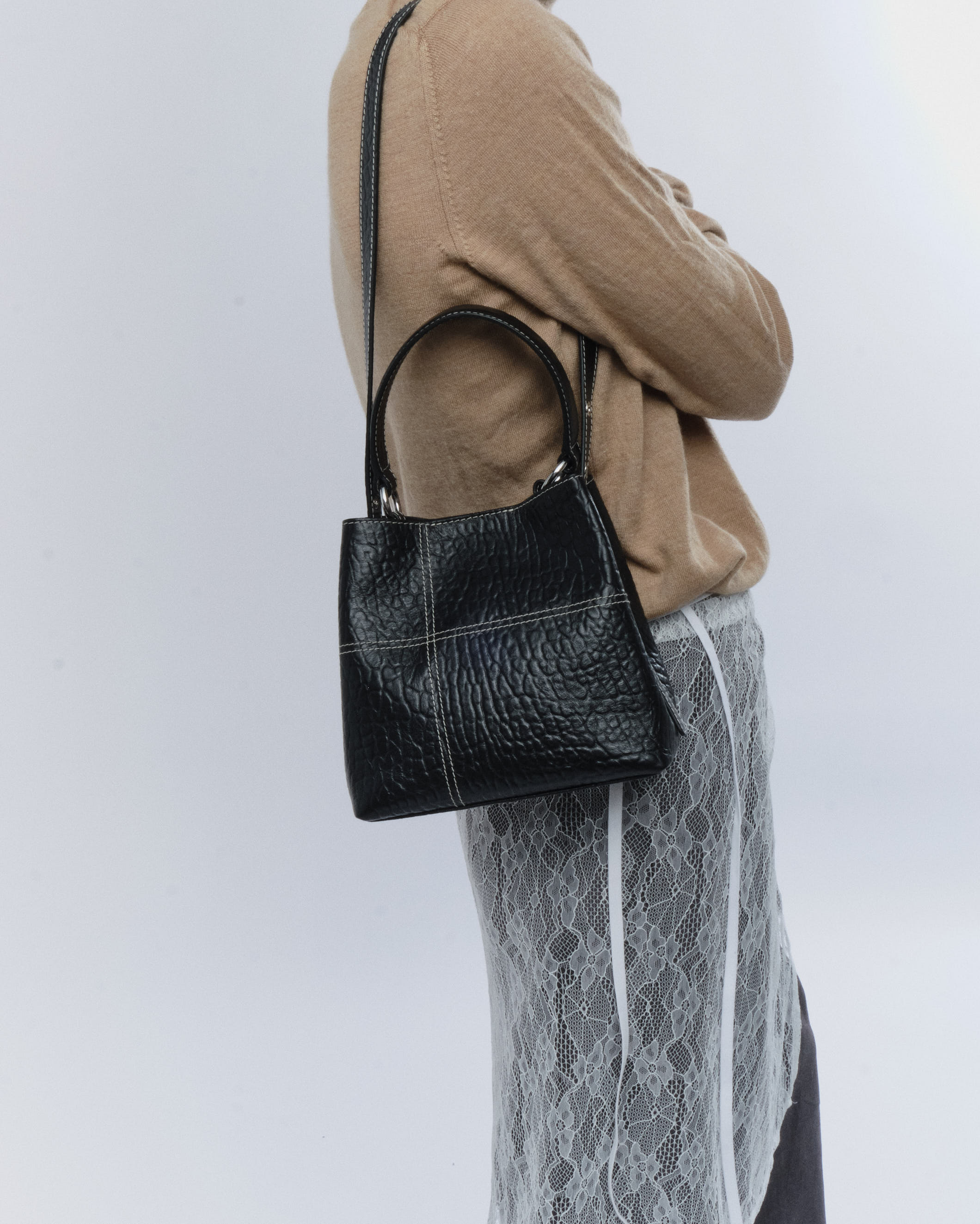 Small Chiara Line Black – Núnoo EU