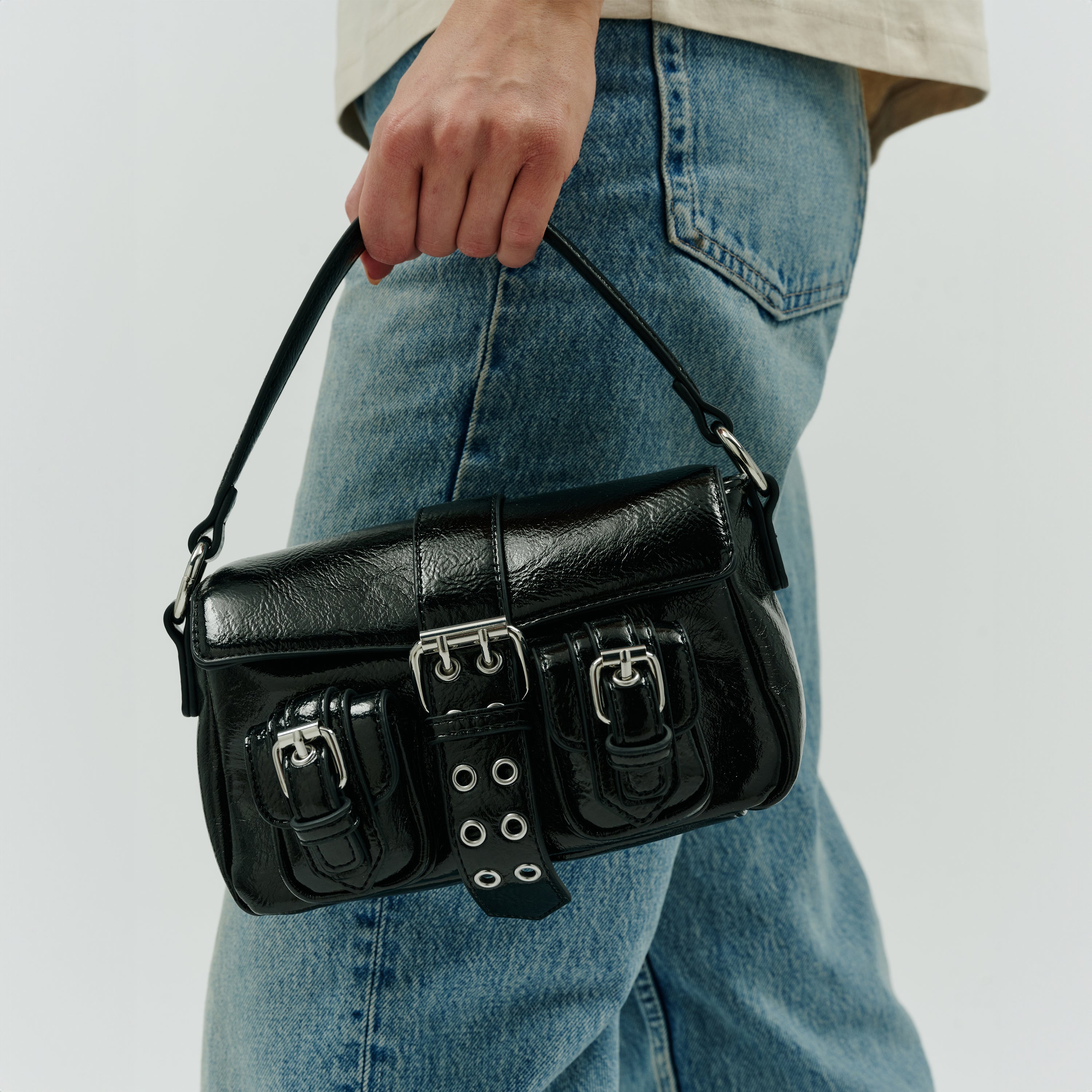 Small Honey Buckle Recycled Cool Black – Núnoo EU